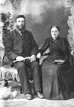 W-005 - Walter - Peter Walter & Veronica Kimple - Gr Gpa Walter & Wi 001.jpg